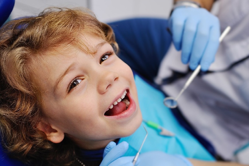 CARIE DENTI DA LATTE, COME COMPORTARSI